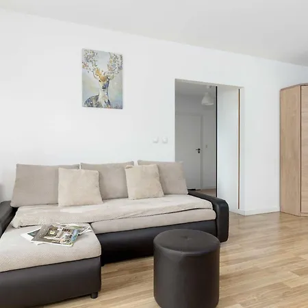 Appartement Bright One-bedroom Functional Interiors Remote Working By Renters