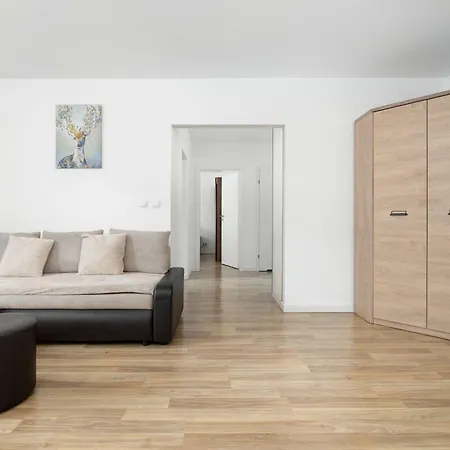 דירה Bright One-bedroom Functional Interiors Remote Working By Renters