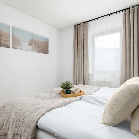 דירה Bright One-bedroom Functional Interiors Remote Working By Renters