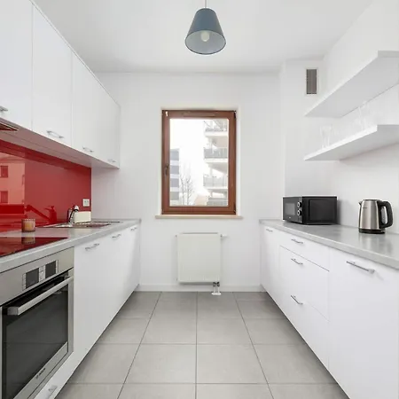 Bright One-bedroom Functional Interiors Remote Working By Renters קרקוב