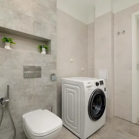 דירה Bright One-bedroom Functional Interiors Remote Working By Renters