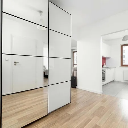 Bright One-bedroom Functional Interiors Remote Working By Renters * קרקוב