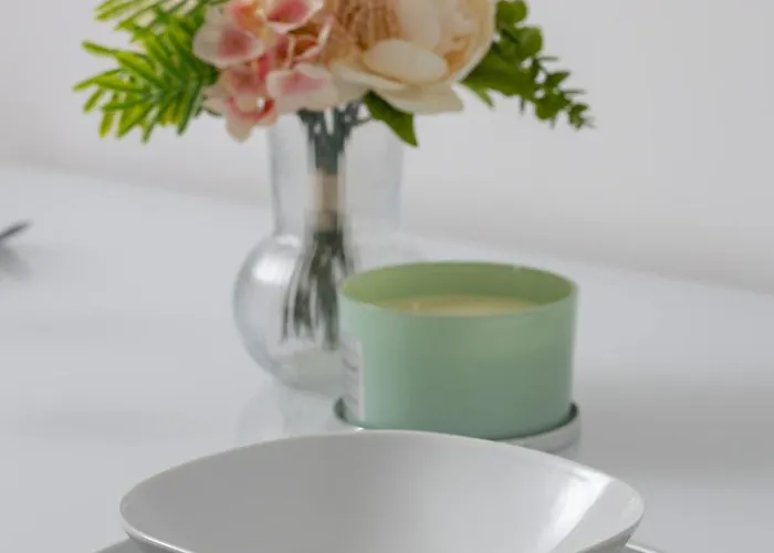 Apartament Bright One-bedroom Functional Interiors Remote Working By Renters