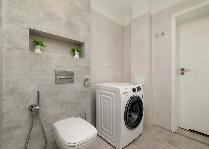 Apartament Bright One-bedroom Functional Interiors Remote Working By Renters