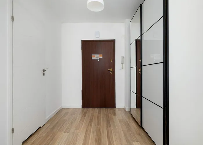 Bright One-bedroom Functional Interiors Remote Working By Renters Kraków