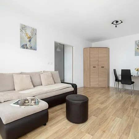 דירה Bright One-bedroom Functional Interiors Remote Working By Renters