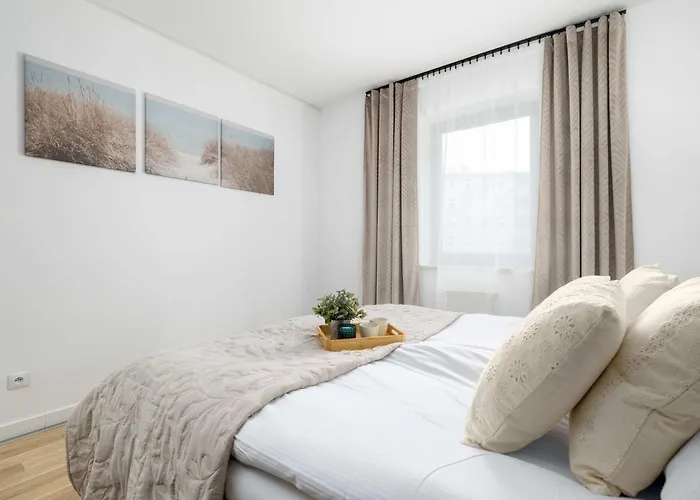 דירה Bright One-bedroom Functional Interiors Remote Working By Renters