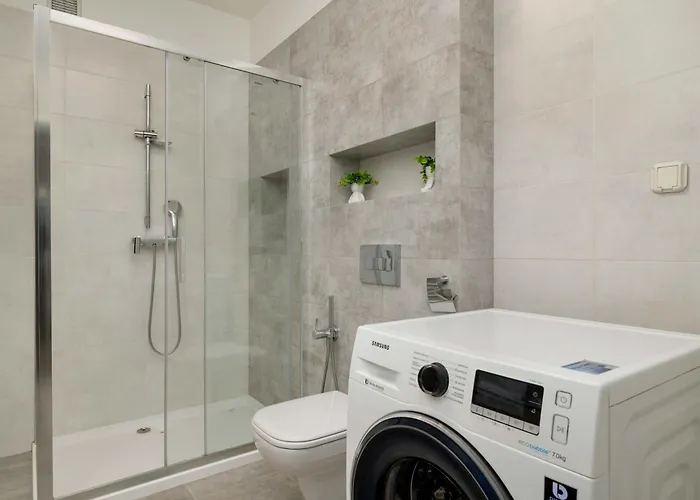 Bright One-bedroom Functional Interiors Remote Working By Renters * קרקוב