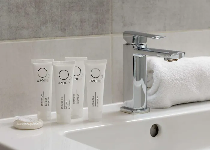 Bright One-bedroom Functional Interiors Remote Working By Renters קרקוב