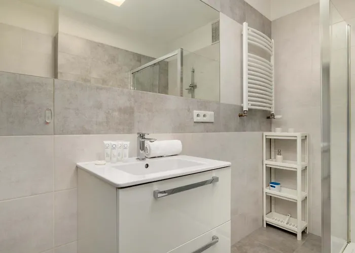 דירה Bright One-bedroom Functional Interiors Remote Working By Renters