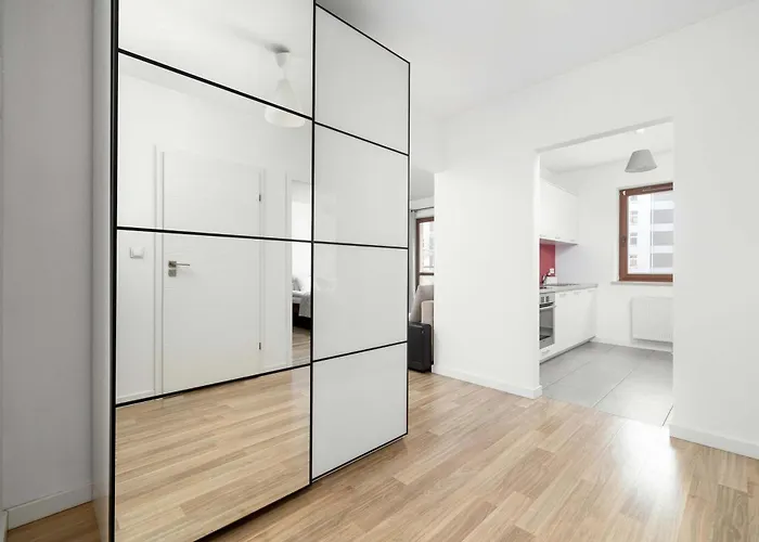 Bright One-bedroom Functional Interiors Remote Working By Renters * קרקוב