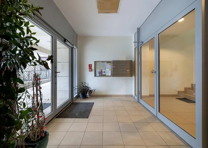 Bright One-bedroom Functional Interiors Remote Working By Renters קרקוב