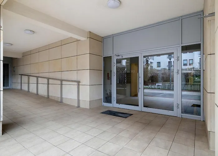 Bright One-bedroom Functional Interiors Remote Working By Renters דירה